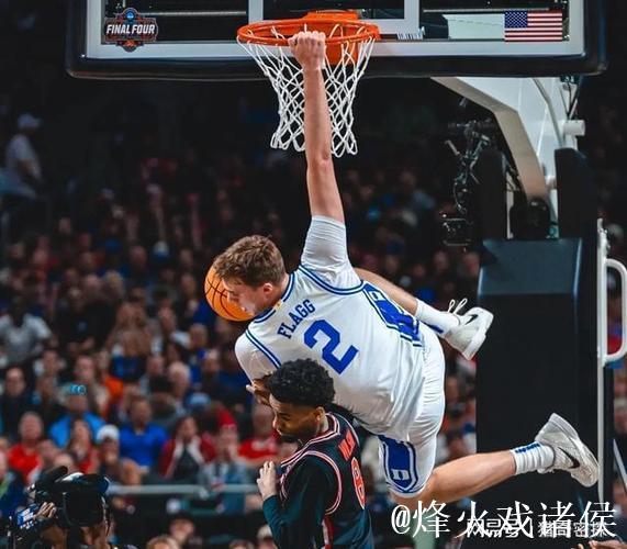 弗拉格挑篮命中造成犯规，加罚不中错失40分、独行侠落后1分